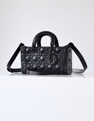 디올 미디움 레이디 디조이백 까나쥬 카프스킨 다이아몬드 모티프 블랙