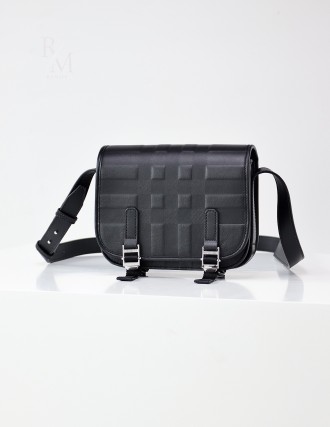 버버리 엠보싱 체크 메신저 백