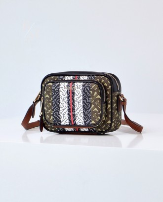 버버리 TB 로고 모노그램 숄더백