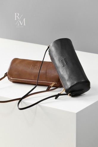 미우미우 나파 레더 파우치백