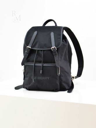 버버리 나일론 백팩 럭색 블랙