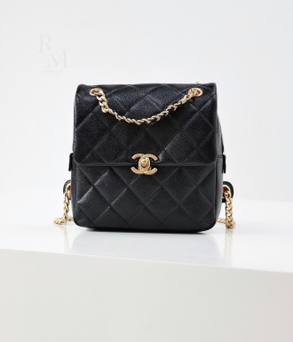 샤넬 멜로디 백팩 그레인드 카프스킨 & 골드 메탈 블랙