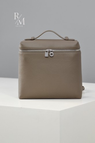 로로피아나 백팩