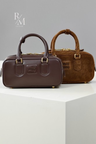 미우미우 아르카디 가죽 백 레귤러