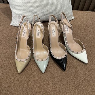 발렌티노 락스터드 슬링백 펌프스 8.5cm