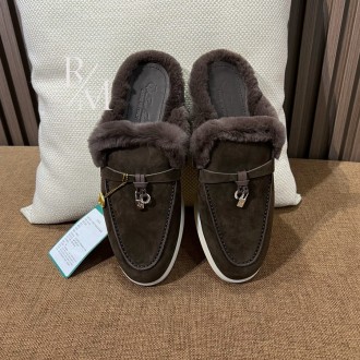 로로피아나 스웨이드 바부슈 참스 워크 뮬