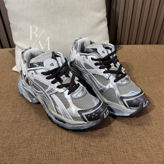 발렌시아가 러너 스니커즈