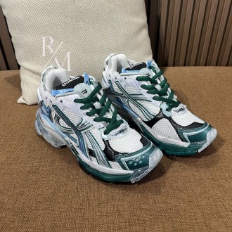 발렌시아가 러너 스니커즈