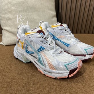 발렌시아가 러너 스니커즈