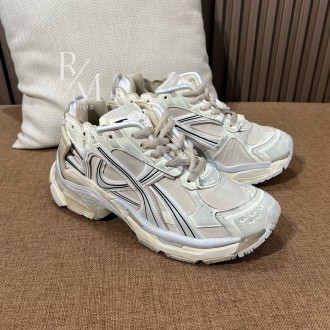 발렌시아가 러너 스니커즈