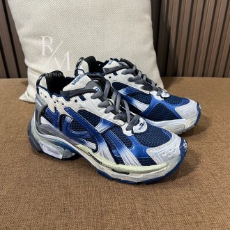 발렌시아가 러너 스니커즈