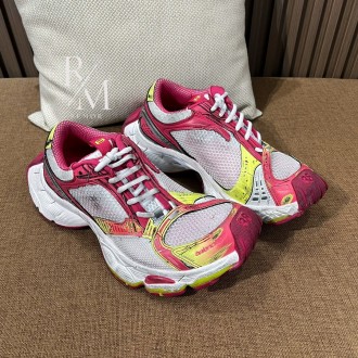 발렌시아가 스테이플러 스니커즈