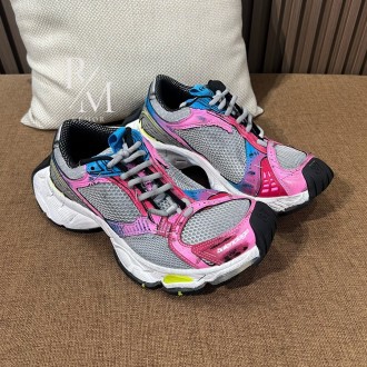 발렌시아가 스테이플러 스니커즈