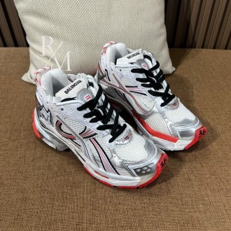 발렌시아가 러너 스니커즈