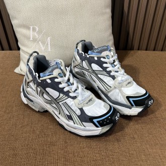 발렌시아가 러너 스니커즈