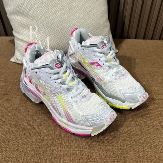 발렌시아가 러너 스니커즈