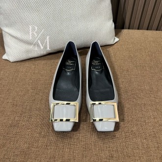 로저비비에 트럼펫 메탈 버클 발레리나 플랫