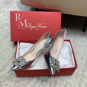 로저비비에 부케 스트라스 버클 펌프스