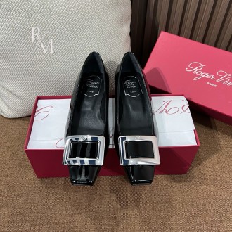 로저비비에 트럼펫 메탈 버클 발레리나 플랫