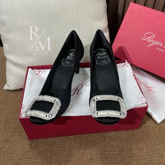 로저비비에 벨 비비에 메탈 버클 펌프스 6.5cm