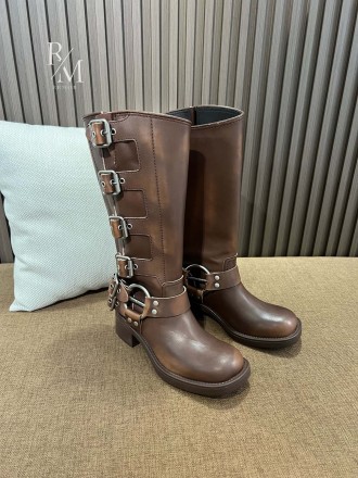 미우미우 가죽 버클 롱 부츠 시에나 5cm