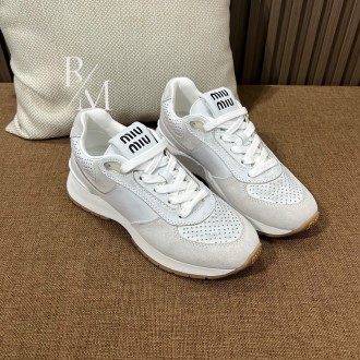 미우미우 퍼퍼레이터드 로우 탑 스니커즈