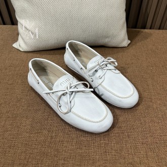 미우미우 안감 없는 블리치드 가죽 보트 슈즈