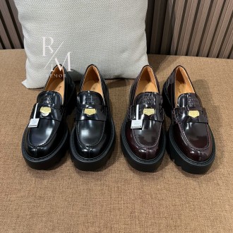 미우미우 가죽 로퍼