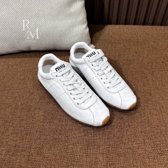 미우미우 플룸 스웨이드 스니커즈