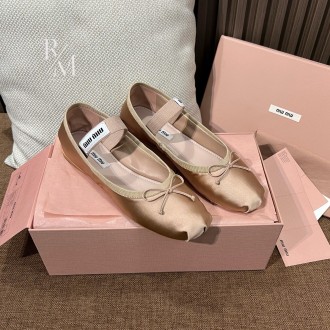 미우미우 새틴 발레리나 플랫 슈즈