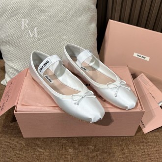 미우미우 새틴 발레리나 플랫 슈즈