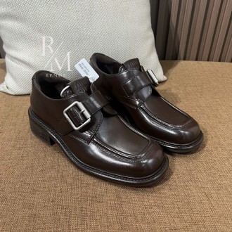 미우미우 레더 브로그 슈즈