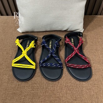 미우미우 리비에르 코드 및 가죽 샌들