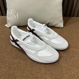 미우미우 김나지움 기능성 소재 및 스웨이드 발레리나