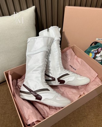 미우미우 김나지움 기능성 소재 및 스웨이드 복서 부츠