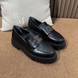 샤넬 로고 퀼팅 카프스킨 로퍼