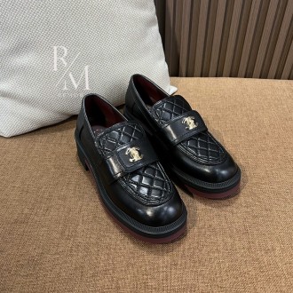 샤넬 로고 퀼팅 로퍼