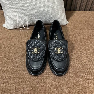 샤넬 퀼팅 턴락 로퍼