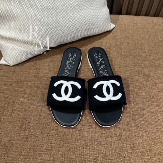 샤넬 CC 자수 로고 뮬