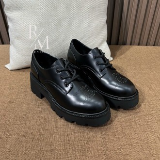 셀린느 퍼포레이티드 레인저 더비 로퍼