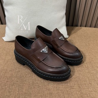 프라다 가죽 로퍼