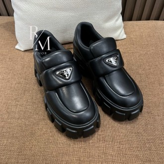 프라다 모놀리스 나파 가죽 로퍼