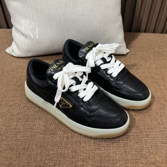 프라다 다운타운 나파 가죽 스니커즈