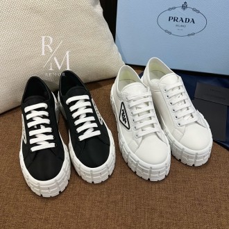 프라다 개버딘 스니커즈