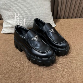 프라다 모놀리스 로퍼