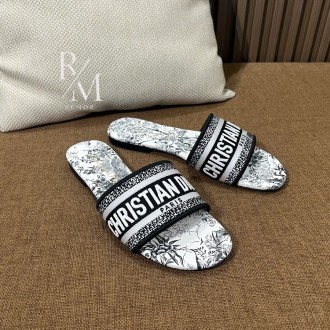 디올 디웨이 뮬 슬리퍼