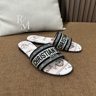 디올 디웨이 뮬 슬리퍼