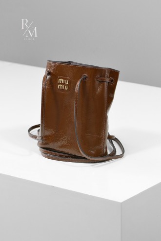 미우미우 나플락 페이턴트 파우치