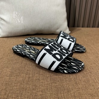 디올 디웨이 뮬 슬리퍼