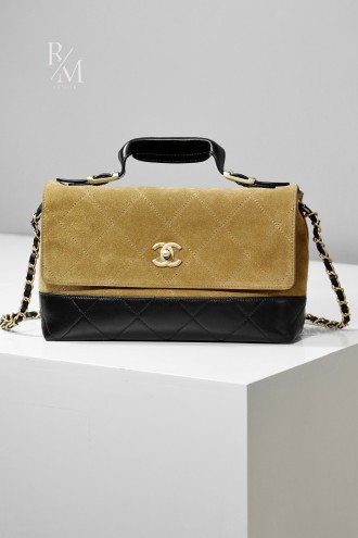 샤넬 핸들 장식의 스몰 플랩백